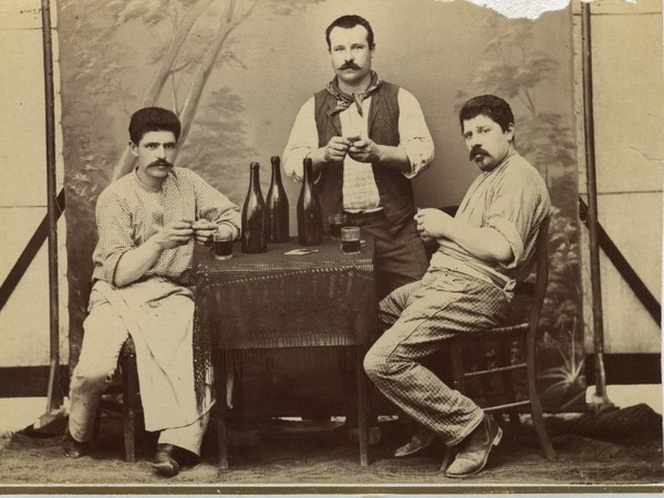 30943-foto_Giraldo_Bassi_-_Correggio_Davanti_ad_un_buon_Lambrusco_1890_circa